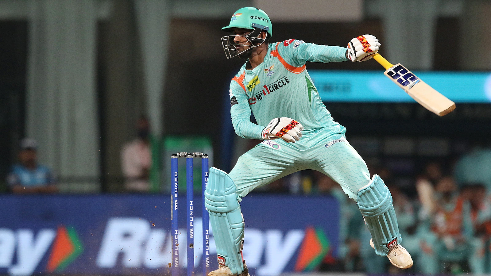 Deepak Hooda Ends Rift with Krunal Pandya, Set to Rejoin Baroda Deepak Hooda Ends Rift with Krunal Pandya, Set to Rejoin Baroda
